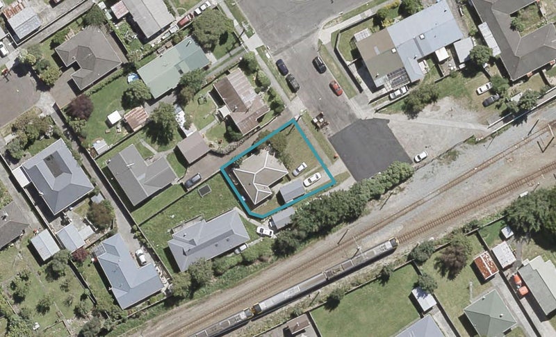 16 Bathurst Street, Silverstream, Upper Hutt - Carousel 1