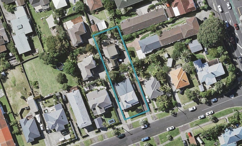 1/2 Aramoana Avenue, Devonport, Auckland - Carousel 1