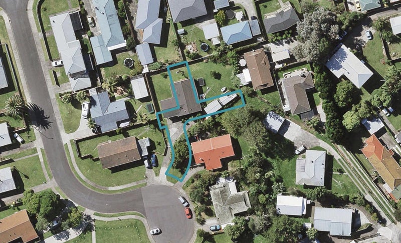 8B Tiaka Place, Pakuranga, Auckland - Carousel 1