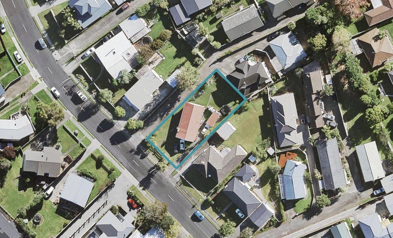 60 Commodore Drive, Lynfield, Auckland - Carousel 1