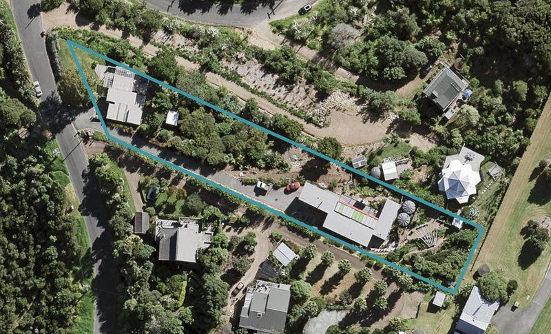27 Great Barrier Road, Oneroa, Waiheke Island - Carousel 1
