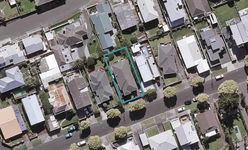11 McLean Street, Strandon, New Plymouth - Carousel 1