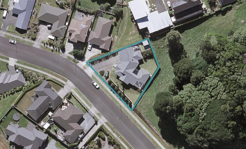 25 Ainslee Street, Highlands Park, New Plymouth - Carousel 1