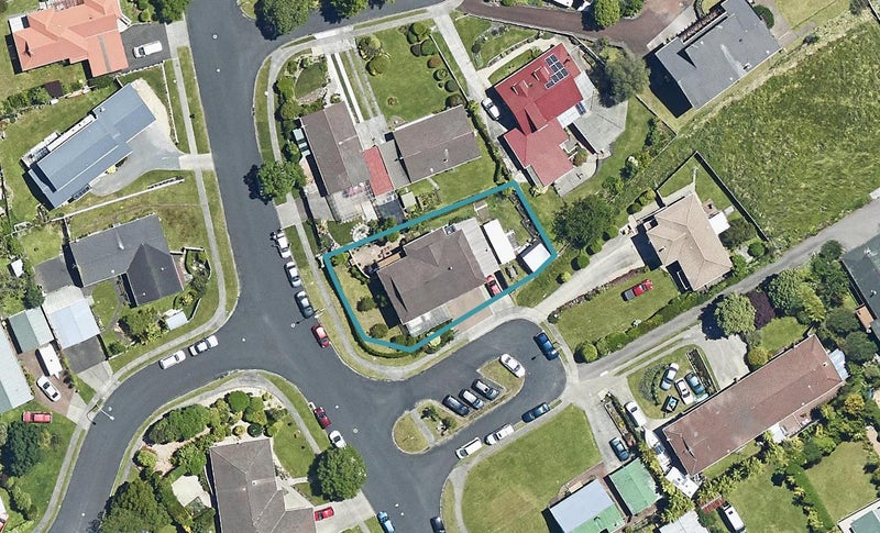 2 Leo Place, Kawaha Point, Rotorua - Carousel 1