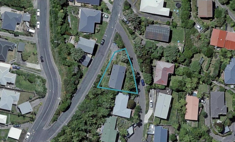 10 Alwyn Place, Newlands, Wellington - Carousel 1