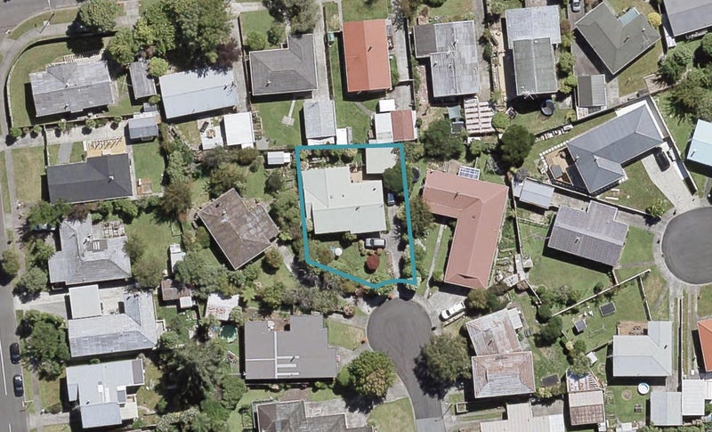 9 Toledo Grove, Totara Park, Upper Hutt - Carousel 1