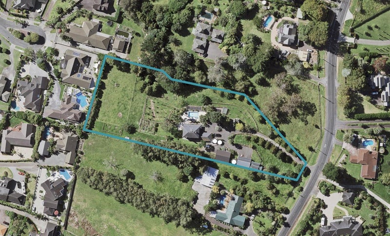 328 Point View Drive, Shamrock Park, Auckland - Carousel 1