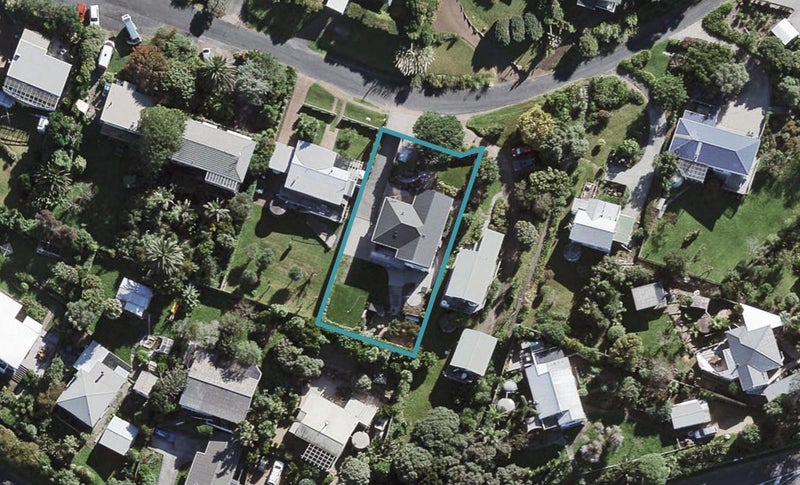 12 Marama Avenue, Surfdale, Waiheke Island - Carousel 1