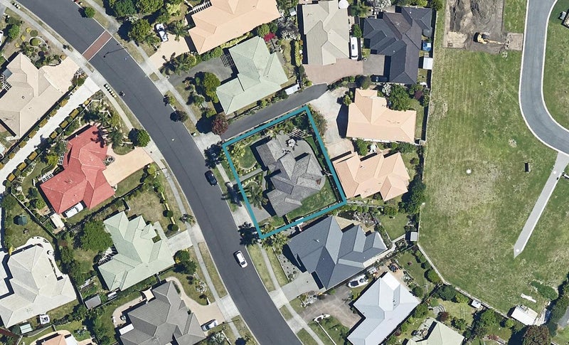 33 Santa Monica Drive, Papamoa Beach, Papamoa - Carousel 1