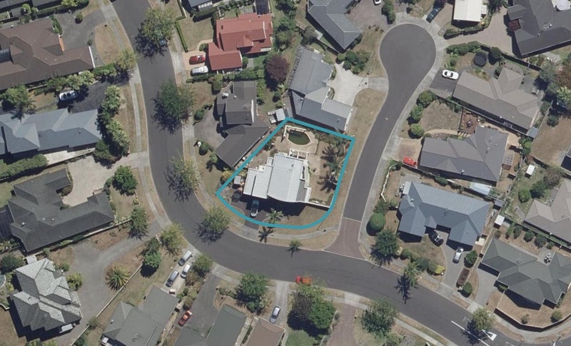 6 Montrose Crescent, Huntington, Hamilton - Carousel 1