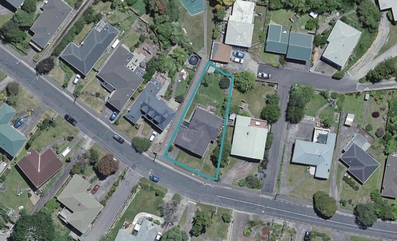 52 Larsen Crescent, Tawa, Wellington - Carousel 1