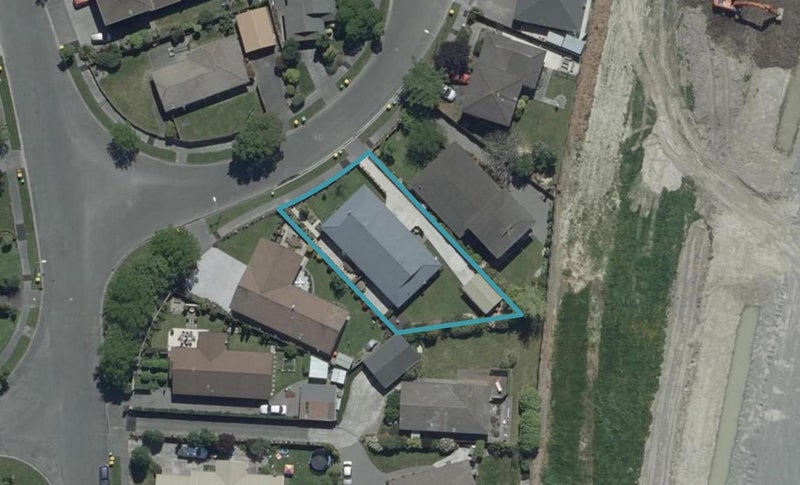 1/4 Langham Place, Redwood, Christchurch - Carousel 1