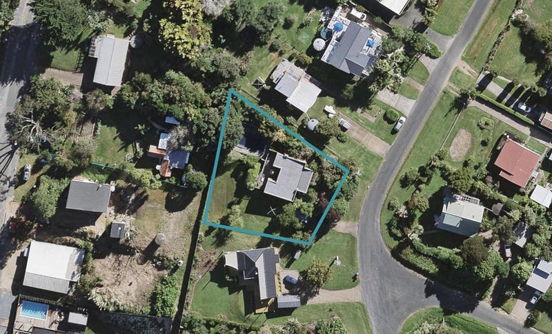 25 Kiwi Street, Oneroa, Waiheke Island - Carousel 1