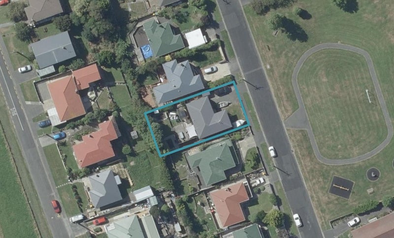 13 Elwyn Crescent, Green Island, Dunedin - Carousel 1