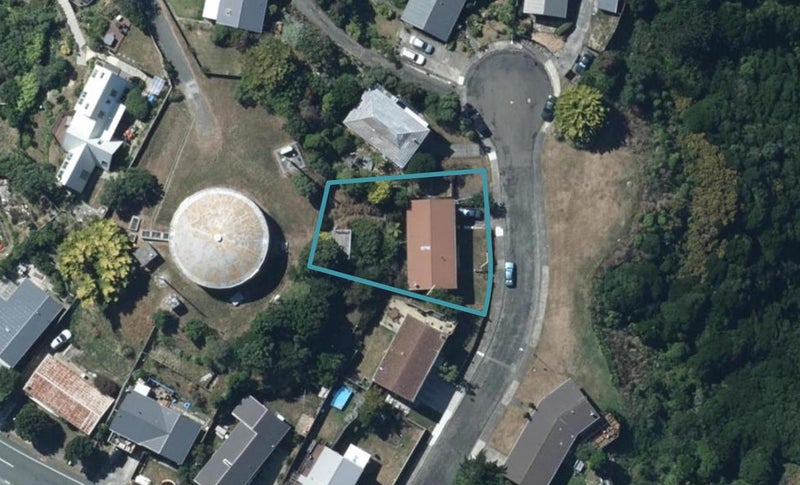 5 Crown Hill, Titahi Bay, Porirua - Carousel 1