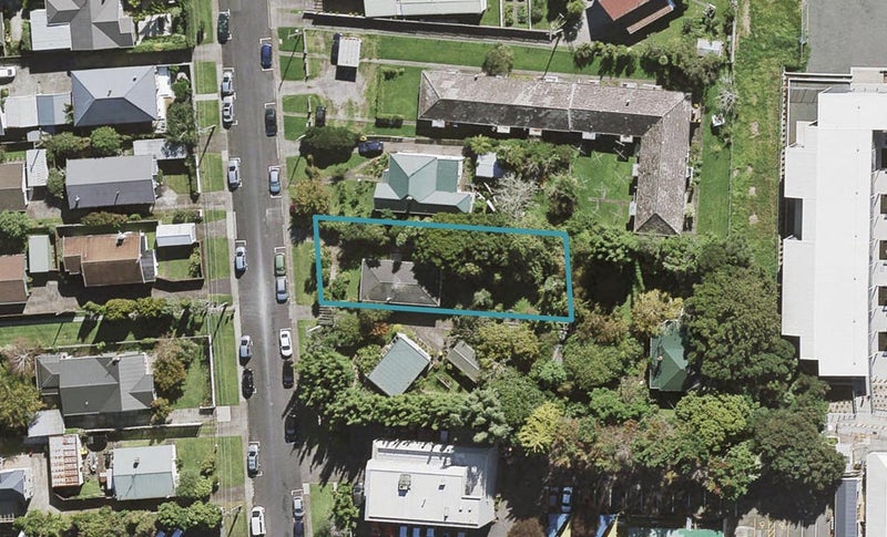 11 Gladstone Road, Northcote, Auckland - Carousel 1