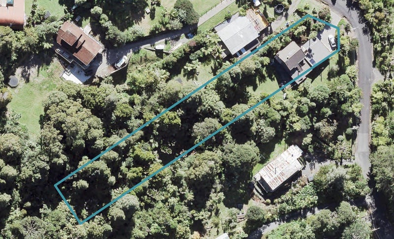 16 Rimu Road, Oratia, Auckland - Carousel 1
