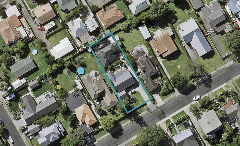 2/76 Norwood Road, Bayswater, Auckland - Carousel 1