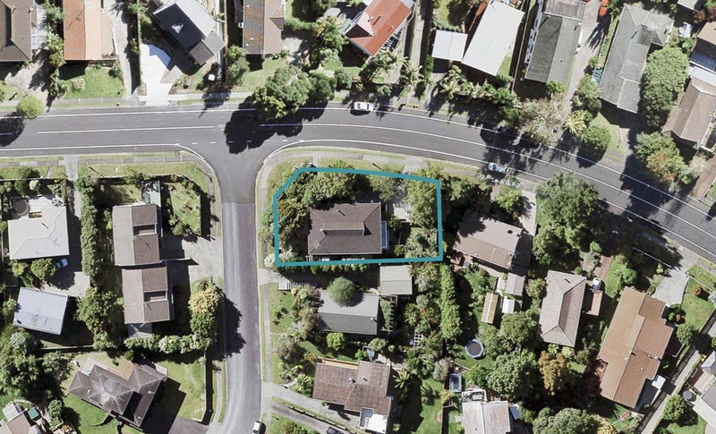 2 Elmira Place, Browns Bay, Auckland - Carousel 1