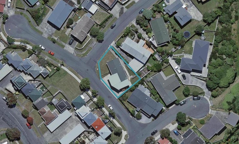 2 Arahanga Grove, Maupuia, Wellington - Carousel 1