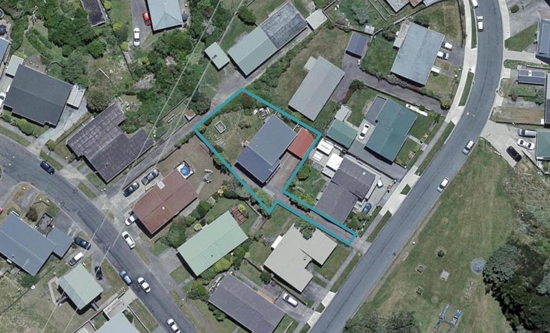 18 Edgecombe Street, Newlands, Wellington - Carousel 1