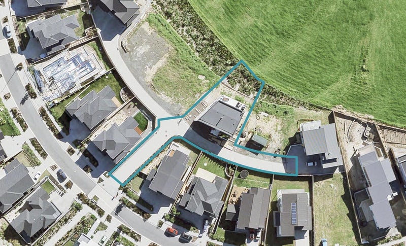 2 Coastal Court, Long Bay, Auckland - Carousel 1