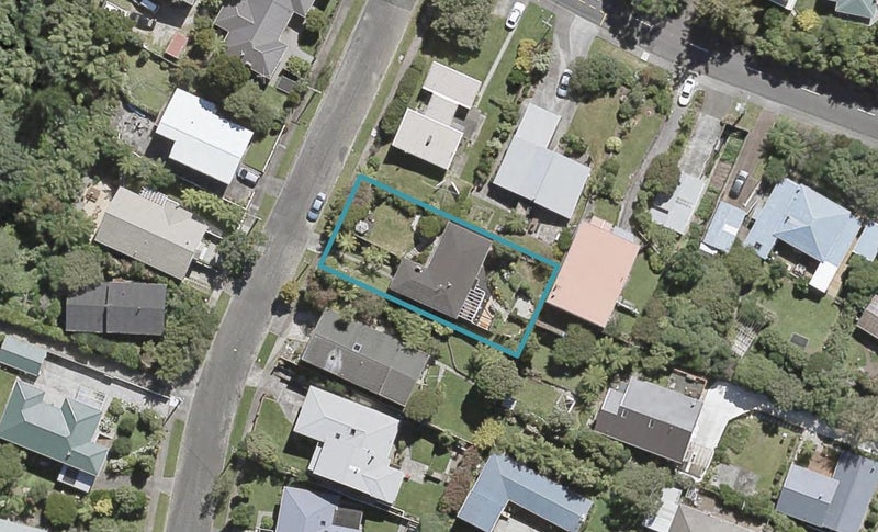 1 Christina Grove, Normandale, Lower Hutt - Carousel 1