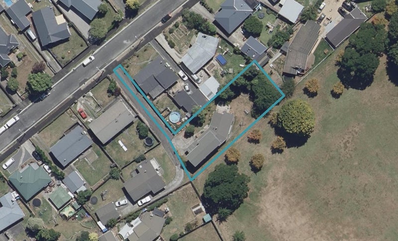 11 Manapouri Place, Glenview, Hamilton - Carousel 1