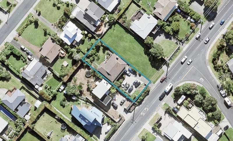1062 Whangaparaoa Road, Tindalls Beach, Whangaparaoa - Carousel 1