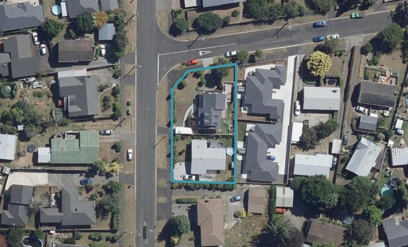 32 Thomson Avenue, Dinsdale, Hamilton - Carousel 1