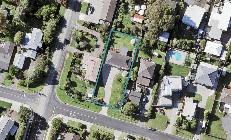 17 Karaka Road, Beachlands, Auckland - Carousel 1