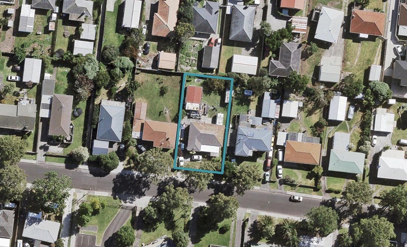 43 Pinedale Place, Henderson, Auckland - Carousel 1