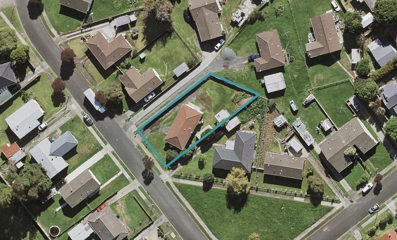 13 Molesworth Place, Mangere, Auckland - Carousel 1