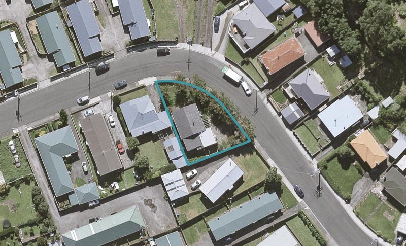 12 Simons Street, Moturoa, New Plymouth - Carousel 1
