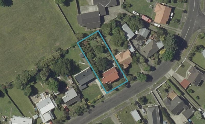 18 Savage Crescent, West End, Palmerston North - Carousel 1