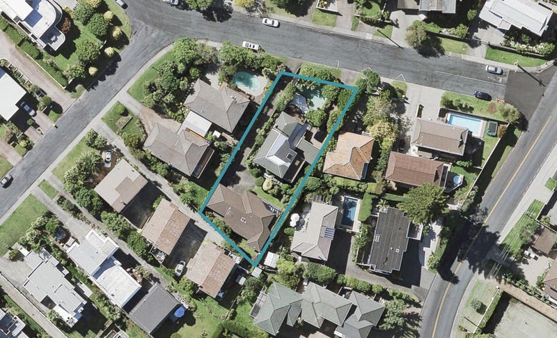 1/2 Rahopara Street, Castor Bay, Auckland - Carousel 1