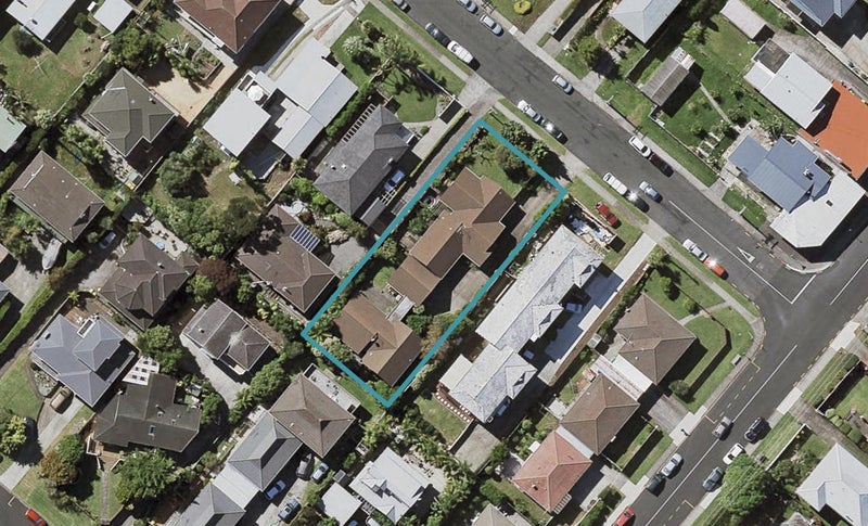 2/6 Quebec Road, Milford, Auckland - Carousel 1
