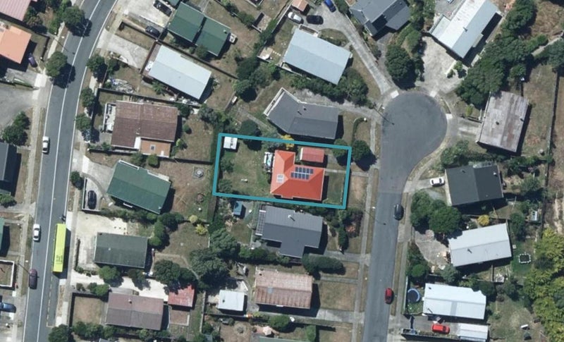 15 Limerick Grove, Ascot Park, Porirua - Carousel 1