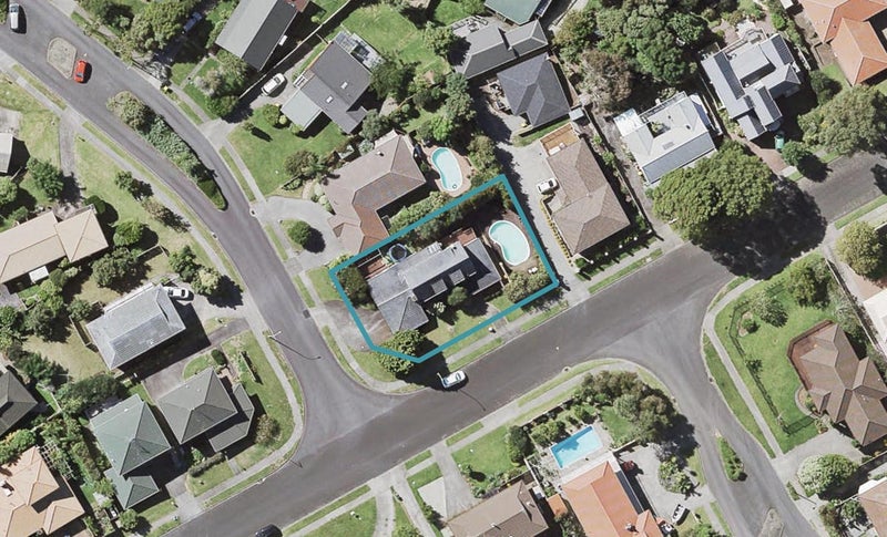 31 Dalwhinnie Parade, Highland Park, Auckland - Carousel 1
