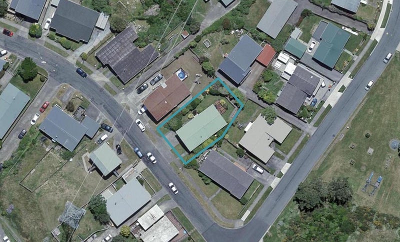4 Chetwode Grove, Newlands, Wellington - Carousel 1