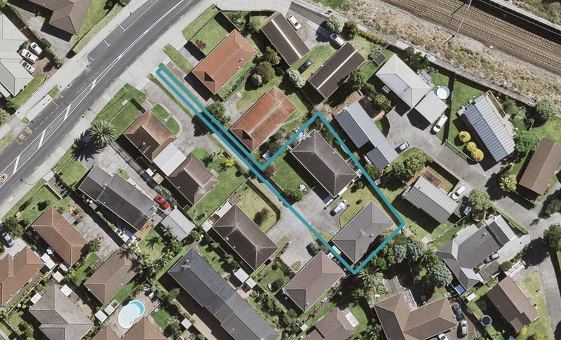 1/16 Sturges Road, Henderson, Auckland - Carousel 1