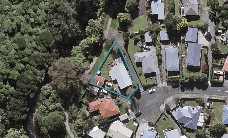 10 Kendal Place, Merrilands, New Plymouth - Carousel 1