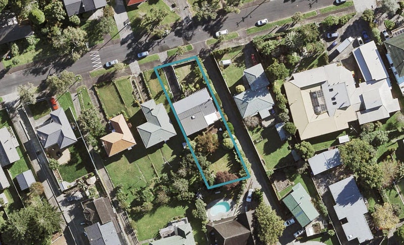 31 Batkin Road, New Windsor, Auckland - Carousel 1