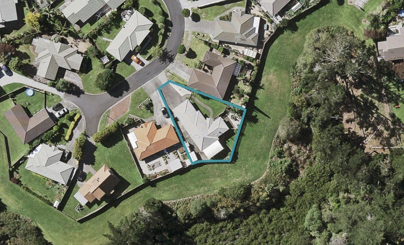 16 Lutana Place, Burswood, Auckland - Carousel 1