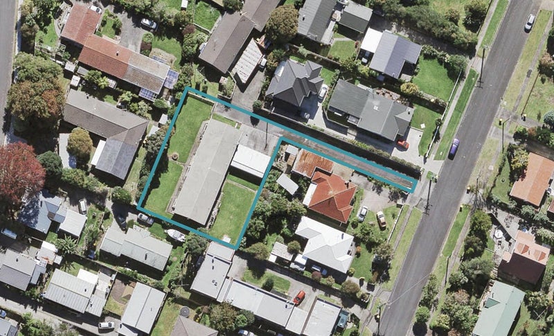 4/100 Lynwood Road, New Lynn, Auckland - Carousel 1