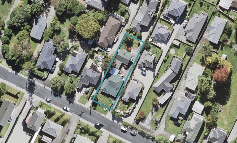 16 Glenorchy Street, Glen Eden, Auckland - Carousel 1
