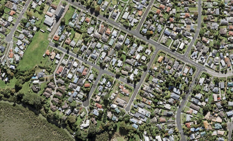 1 Waione Avenue, Te Atatu Peninsula, Auckland - Carousel 1