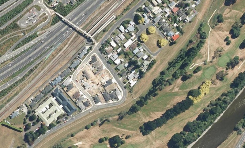 10 Ford Road, Manor Park, Lower Hutt - Carousel 1