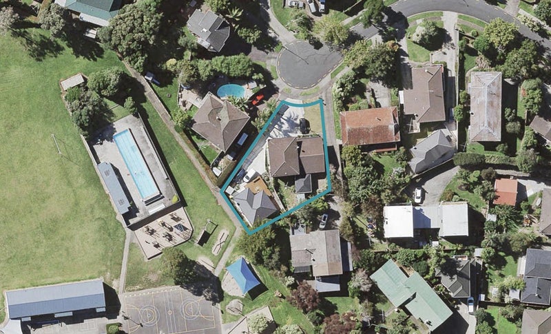 12 Yarra Place, Botany Downs, Auckland - Carousel 1