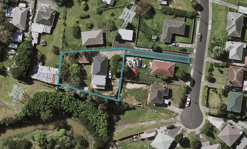 7 Lawrence Place, Otara, Auckland - Carousel 1
